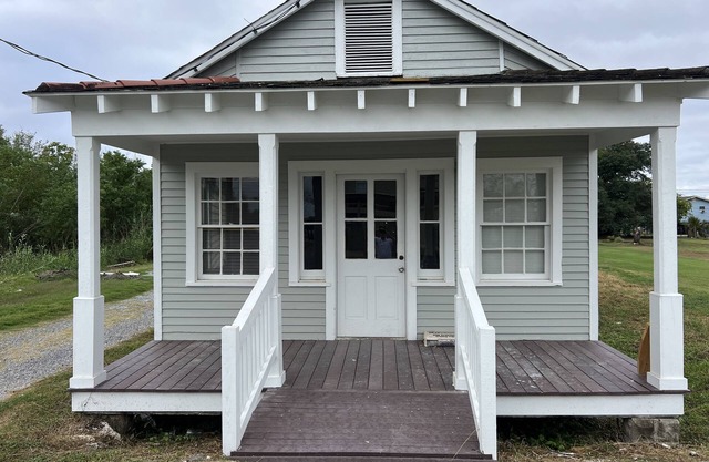 Charming Waterfront house in Lafitte