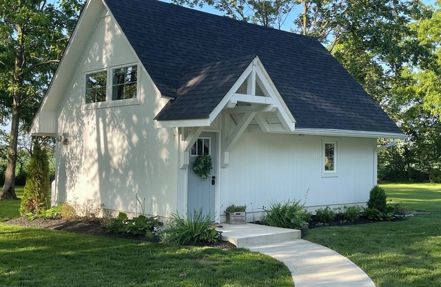 Charming White Barn Guesthouse in the country, close to Indianapolis.