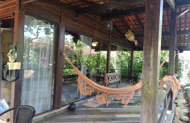 Charmosa casa com churrasq na praia de Camburi