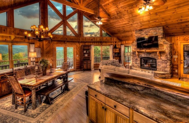 Chasing Views | Mountain Views | Pet Friendly | Gated Community | Hot Tub | Fire Pit |Shuffleboard