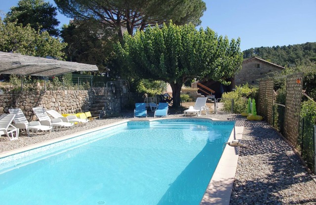 Chassiers, Southern Ardèche, 30m² apartment, for 4 people max and shared pool