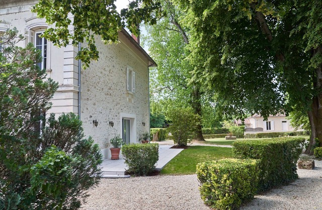 CHATEAU BEL AIR-DOMAINE VITICOLE-TERRASSE PANORAMIQUE AVEC VU SUR LES VIGNES