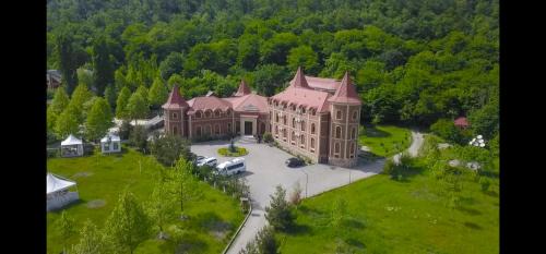 Chateau Qusar Hotel & Restaurant