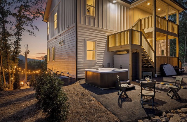 Chatt Vistas-4bdr-2Units-Theater-Hot Tub-Sleeps15+