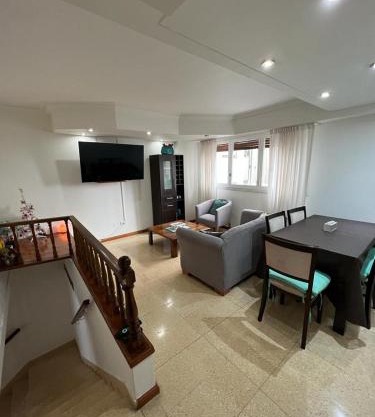 Check and Home - Independencia - 6 huéspedes Moderno tipo Duplex con Cochera en el Centro