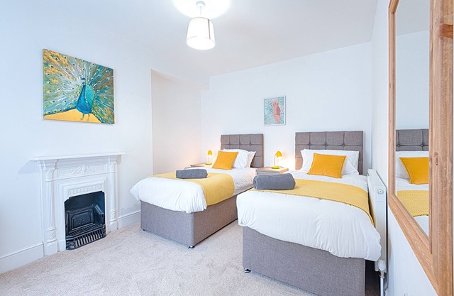 Check it out, Eatons house