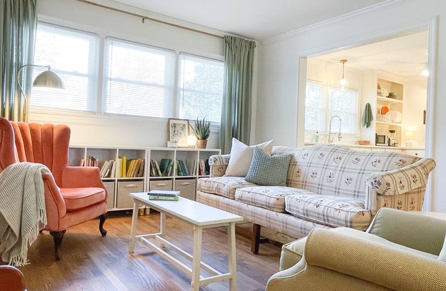 Cheeful Fully Restored Mid Century Cottage near Arboretum in GSO- Pet Friendly