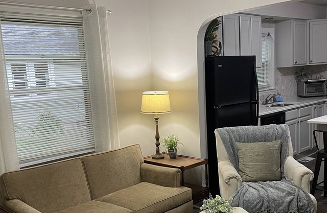 Cheerful 3 bed home/Merrillville close to hospital