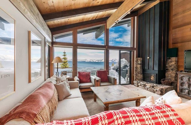 Cheerful 3 Bedroom Prime Lakeview Cabin | Unit 182