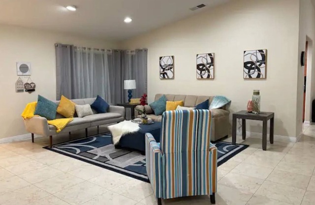 Cheerful 4-bedroom home with fireplace