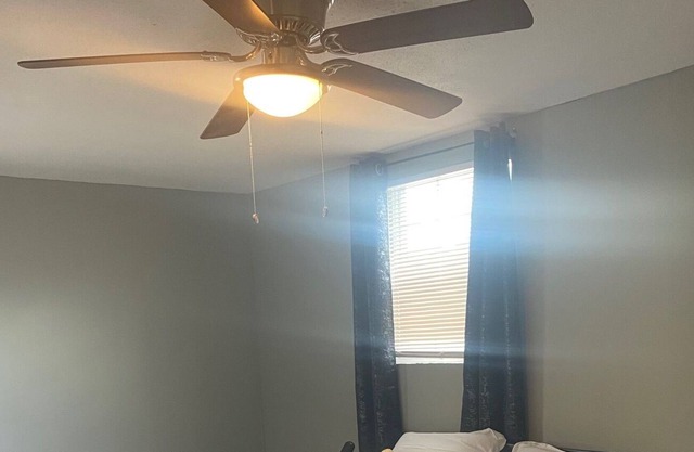 Cheerful 4 Bedroom Home Located Near Theme Parks!!