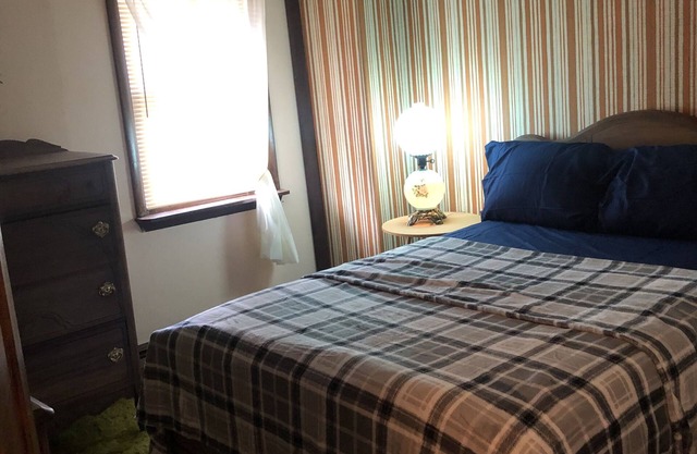 CHEERFUL 4 BEDROOMS GETAWAY HOME IN ROBERTSDALE