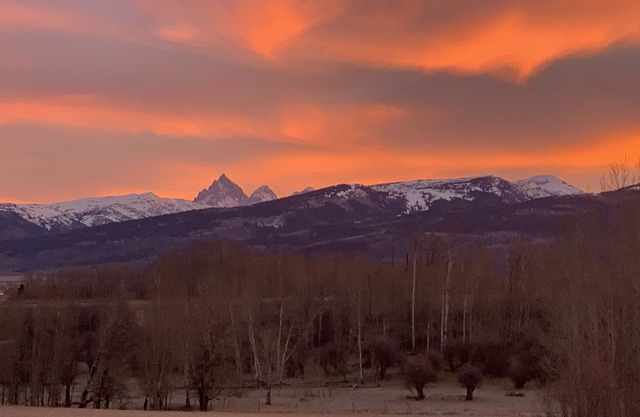 Cheerful 6bedrm Cabin, Teton Views- convenient to GTNP, Yellowstone, Swan Valley