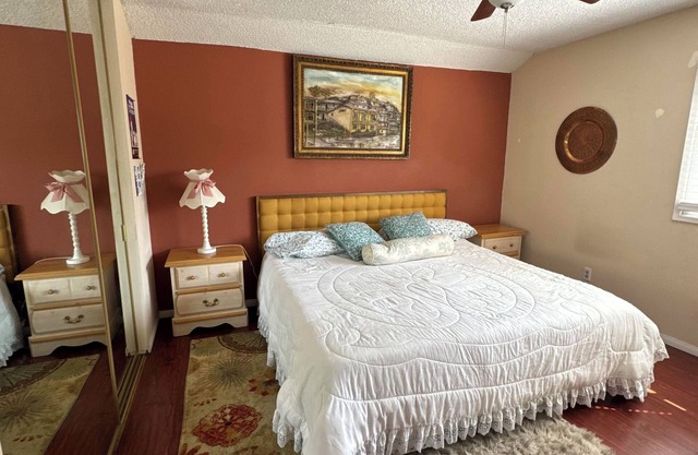 Cheerful bedroom with a pool