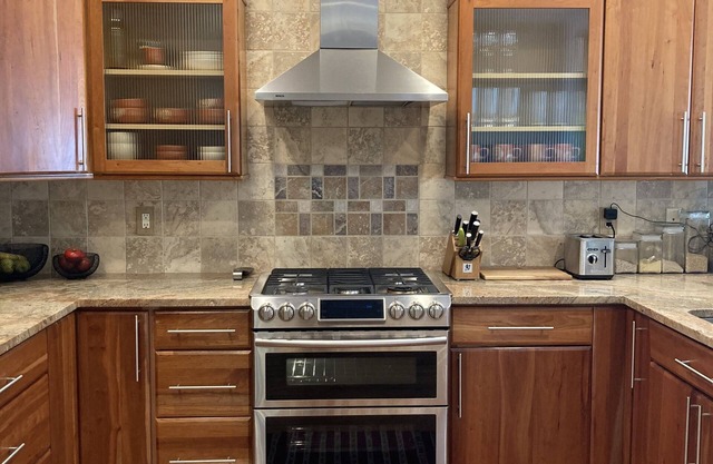 Cheerful, bright 3-bdrm home close to Boulder