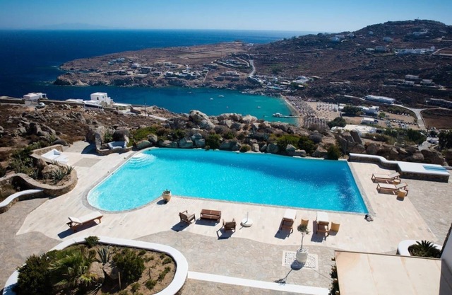 Chef included by Fantasia Villas: Villa Paradiso 15 bedrooms