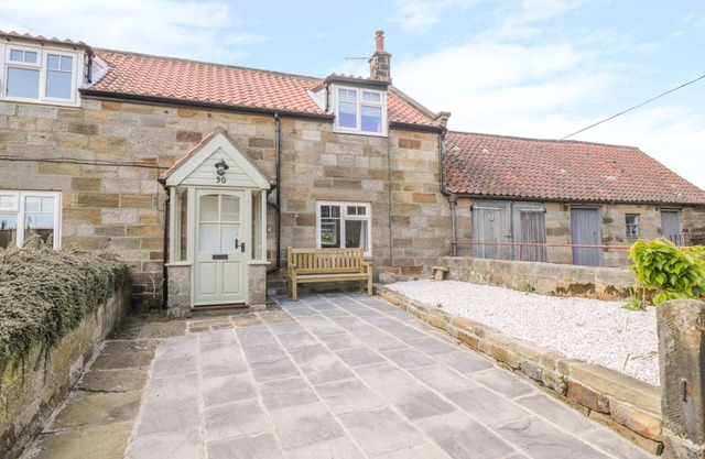 CHERRY COTTAGE, pet friendly, character holiday cottage in Whitby