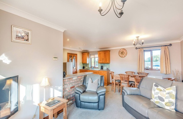 Chestnut Cottage - UK45580