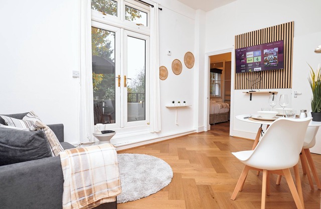 Chic 1-Bed Flat w/Terrace in Notting Hill W10