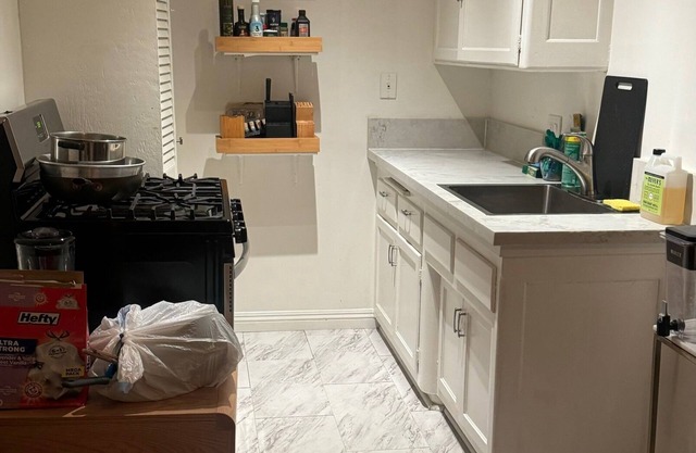 Chic 1-bedroom apartment in fabulous Century City with WiFi, AC