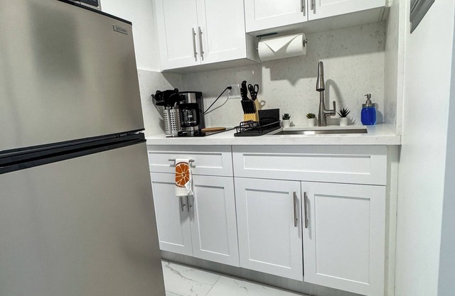 Chic 1BR Bungalow Miami Getaway - Near Airport