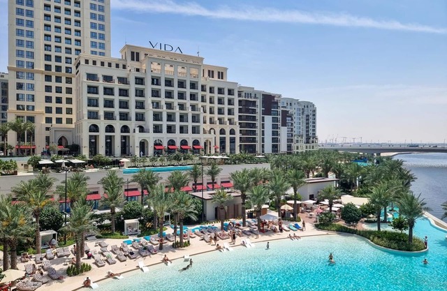 Chic 2 BR in Vida Residences Canal View