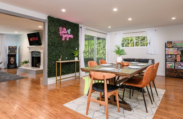 Chic 4BR Entertainer / Arcade / CLOSE to Disney