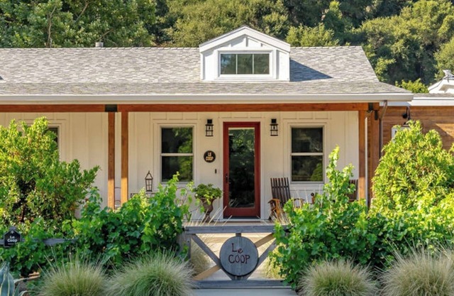 Chic and Cozy: 'Le Coop' in the Heart of Paso