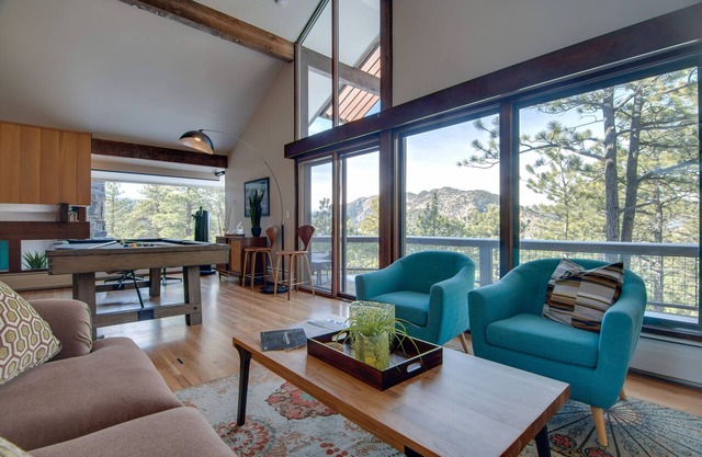 Chic Boulder Mountain Home w/Hot Tub + Views