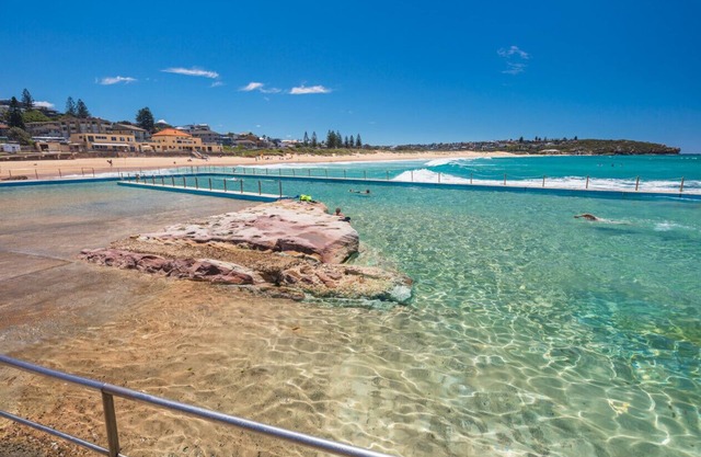 Chic Coastal Retreat/Prime Setting