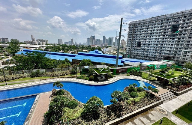 Chic & Cozy 2 bedroom Condo Unit w/Pool View - Kize Staycation