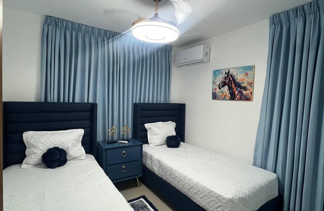 Chic Urban Retreat Pool Gym Free Parking Playground