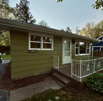 Chic Dunes Cottage with HOT TUB near Warren Dunes