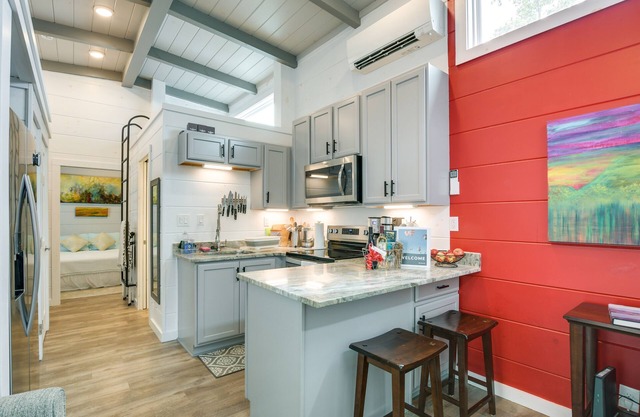 Chic Flat Rock Tiny Home: Pool Access!