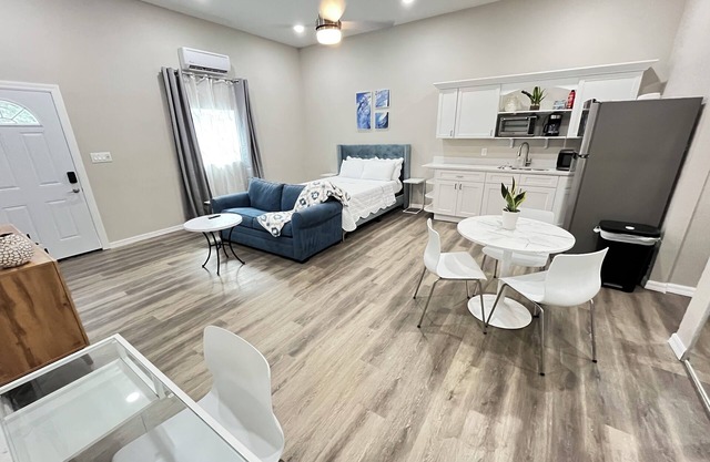 Chic Hideaway Studio Close to PIE Airport