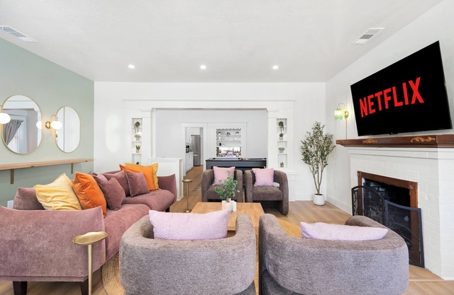Chic Napa Getaway - 3 Mins to Downtown - Game Room with Vanity Area