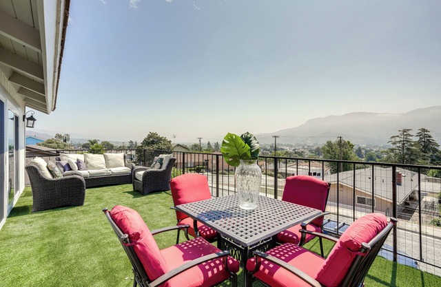 Chic Santa Paula Home w/Mountain & City Views!