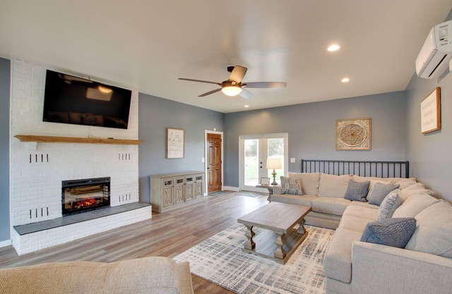 Chic Ste Genevieve Home w/Nice Interior Amenities