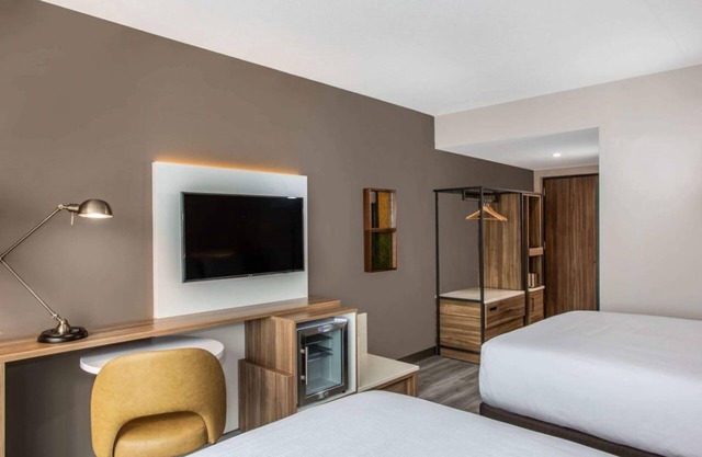 Chic Unit Near Airport | Enjoy Modern Room + Free Parking | 2 units for 8