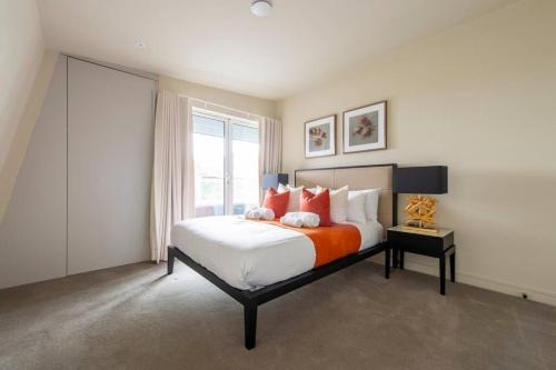 Chigwell 1BR + Study Escape