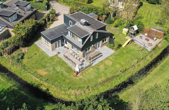 Child Friendly, 5 bedrooms, 2 bathrooms, 3 Toillets, Sauna, large garden