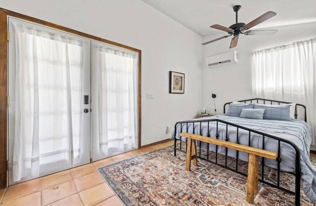 China Mary Inn: China Mary Casita Fountain Courtyard w/games, BBQ & Live Music!