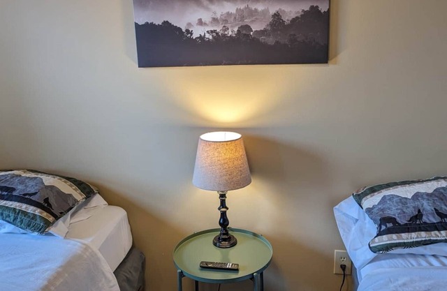 Chip-Wa Lodging Room 5