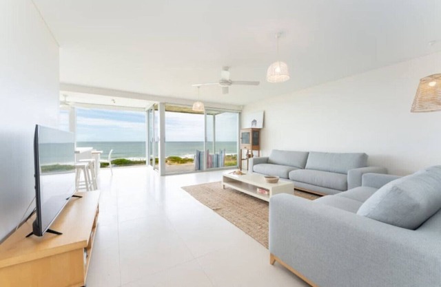 Chiton On The Rocks- Breathtaking Views- Free WIFI