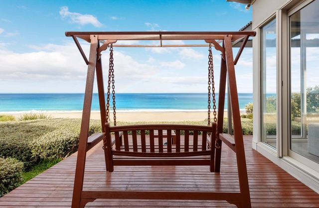 Chocolate Gannets - Seafront Villa with full ocean views, 50meters from beach