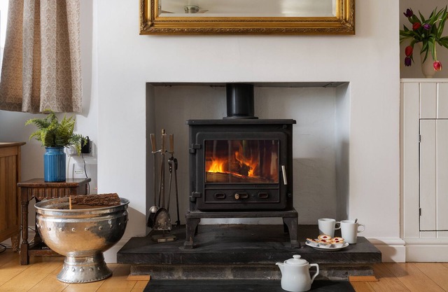 Church Bay Sleeps 8 sea Views dog Friendly Garden log Fire 5 Minutes From Beach