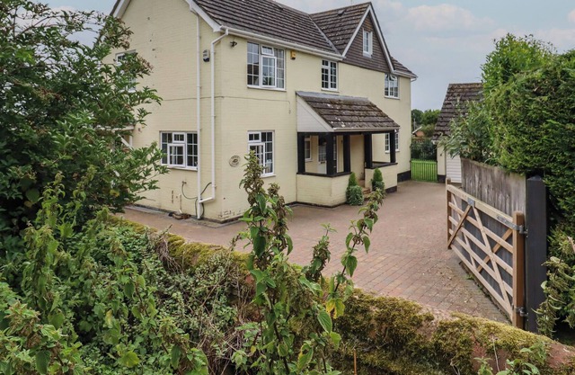 CHURCH COTTAGE, pet friendly, with open fire in Barningham, Suffolk