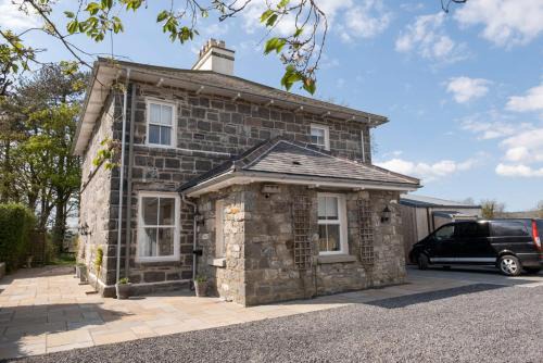 Church Farmhouse - Castle View (4 bedroom) & Church View (2 bedroom)