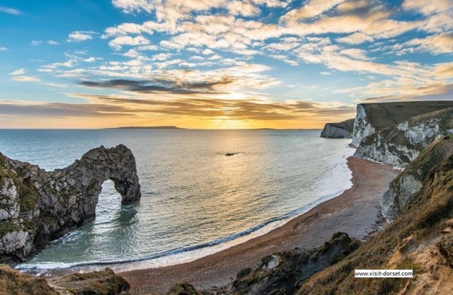 Cider Barn with Log Burner, Indoor Pool & Spa Access - sleeps 4 guests in 2 bedrooms