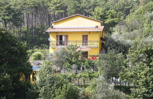 Cinqueterre Park (SP). Three studios with kitchenette